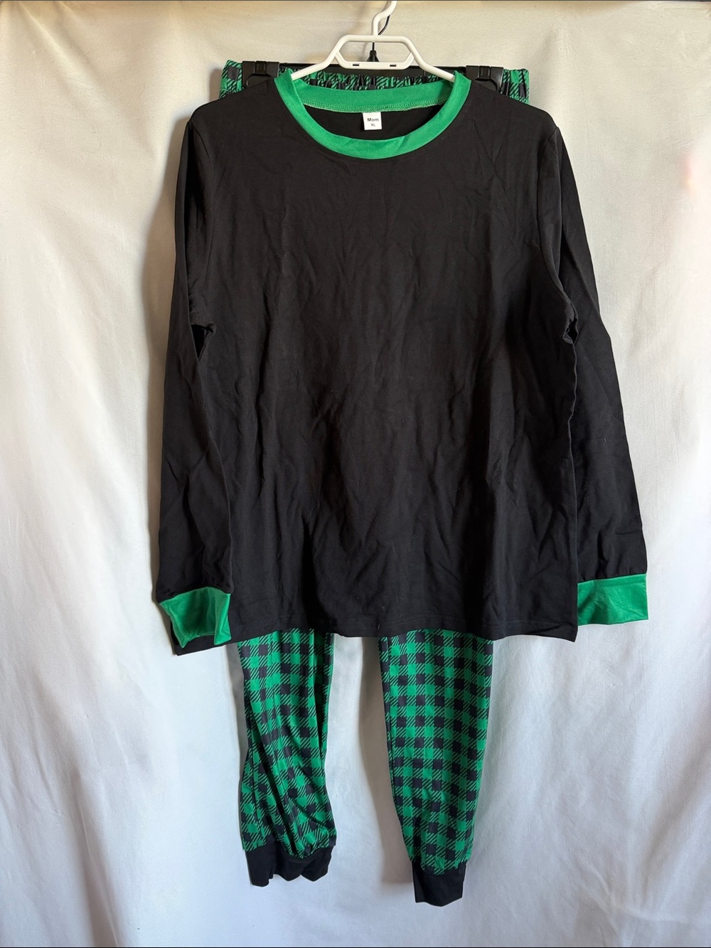 Women's Black and Green Long-Sleeve Pajama Set